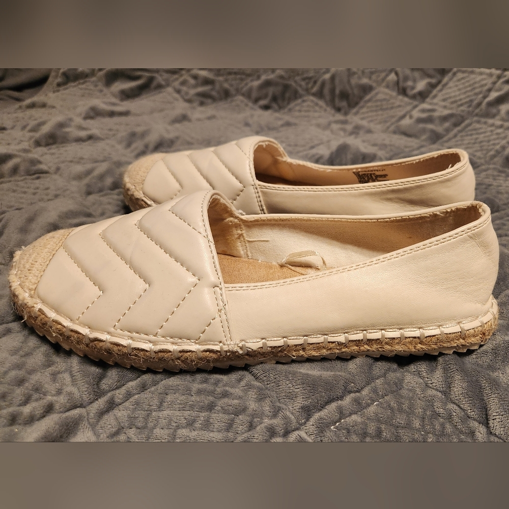 Madden Girl Flat Shoe Women's Sz 6 Slip On Espadrille Chevron Quilted Bone tan - Picture 3 of 8